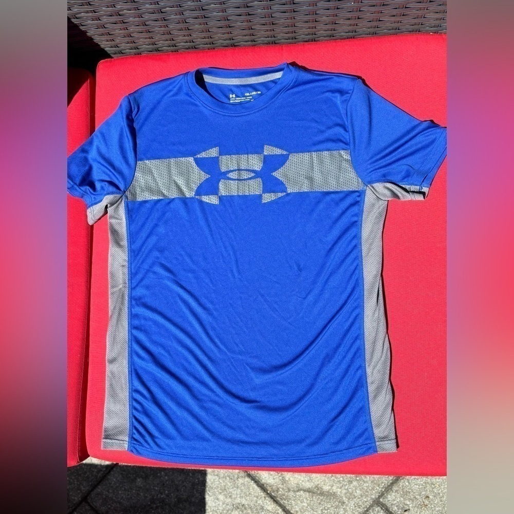 Boys YXL Under Armour tee